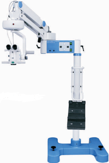 Operating Zoom Microscope